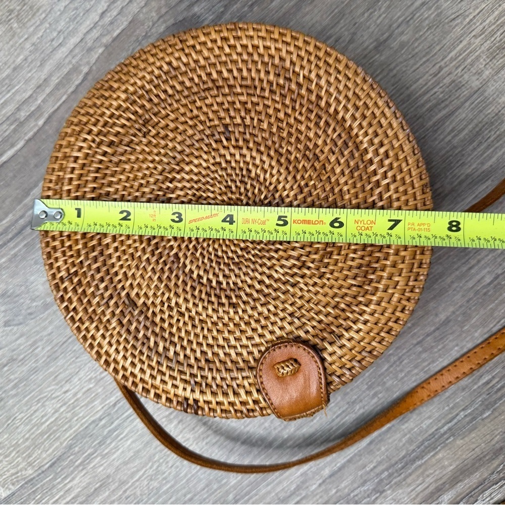 Round Rattan Cross-Body Purse - Picture 7 of 8